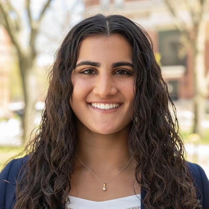 Headshot of Monah Javidan-Nejad